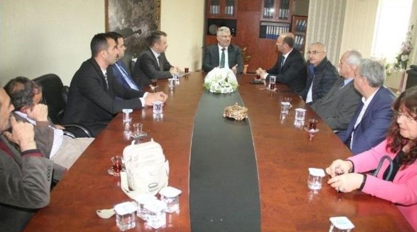 B&uuml;y&uuml;kşehir Başkan Vekili &Ouml;zak, Muhtarları Makamında Ağırladı
