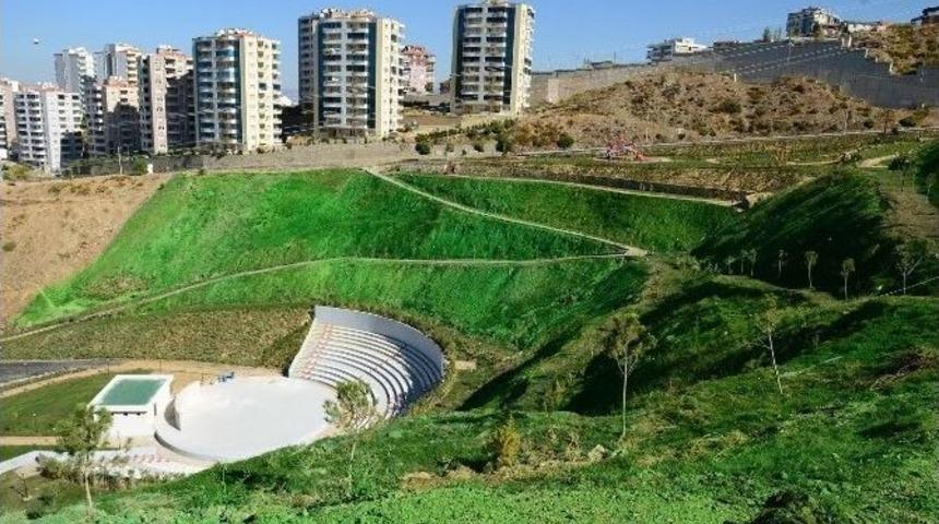 Narlıdere&rsquo;de Vadinin Boyanması Tartışmaları S&uuml;r&uuml;yor