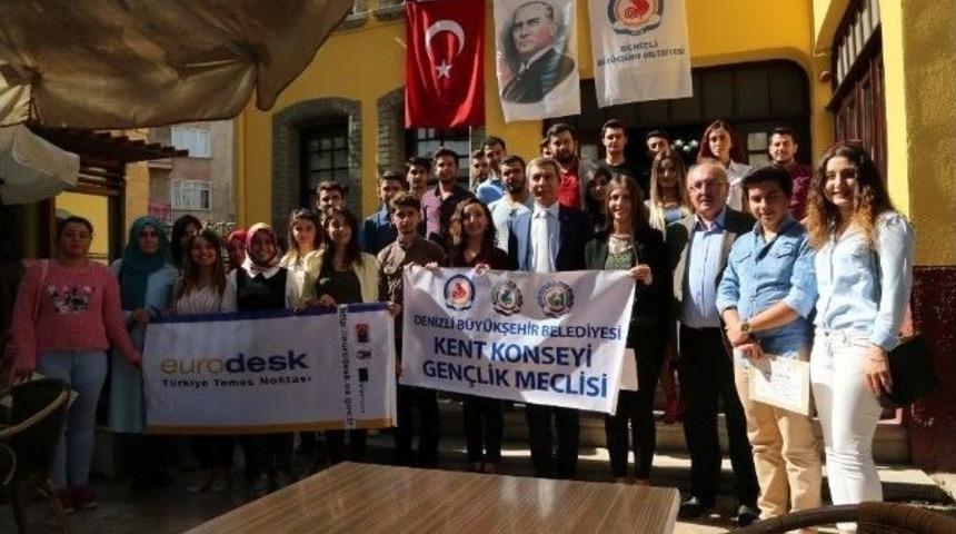 Gen&ccedil;lere Proje Eğitimi Verildi