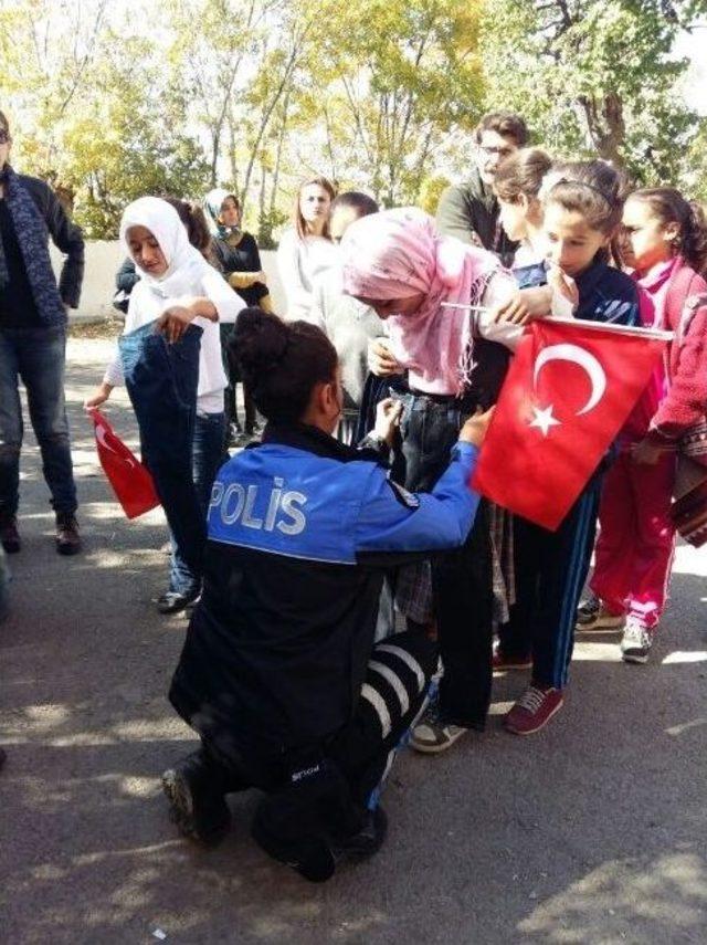 Van Polisinden 840 Öğrenciye Giyim Yardımı 1