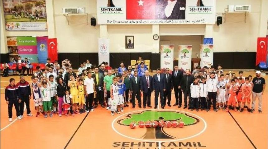 Dev Adamların Basketbol Aşkı Şehitkamil&rsquo;de B&uuml;y&uuml;d&uuml;