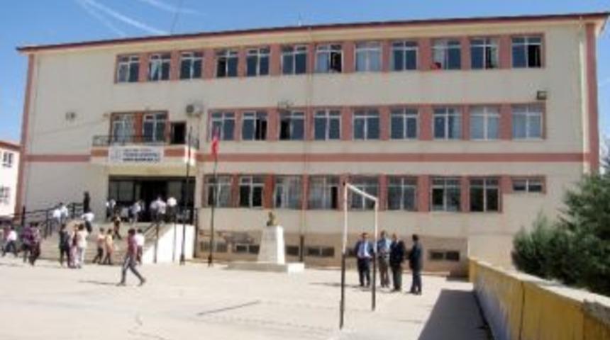 Okulun Duvarı Sağlam &Ccedil;ıktı