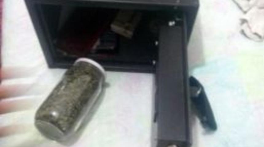 Para Kasasından Uyuşturucu &Ccedil;ıktı