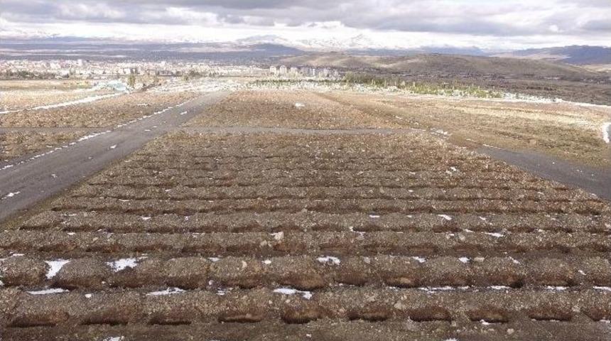 Erzurum&rsquo;da Kış &Ouml;ncesi Toplu Mezarlıklar Kazılmaya Başlandı