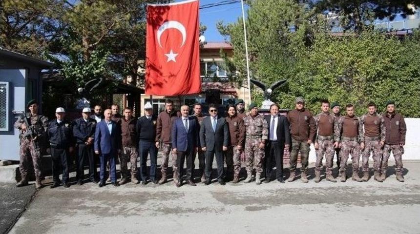 Başkan Aydın, &Ouml;zel Harekat Polislerini Ziyaret Etti