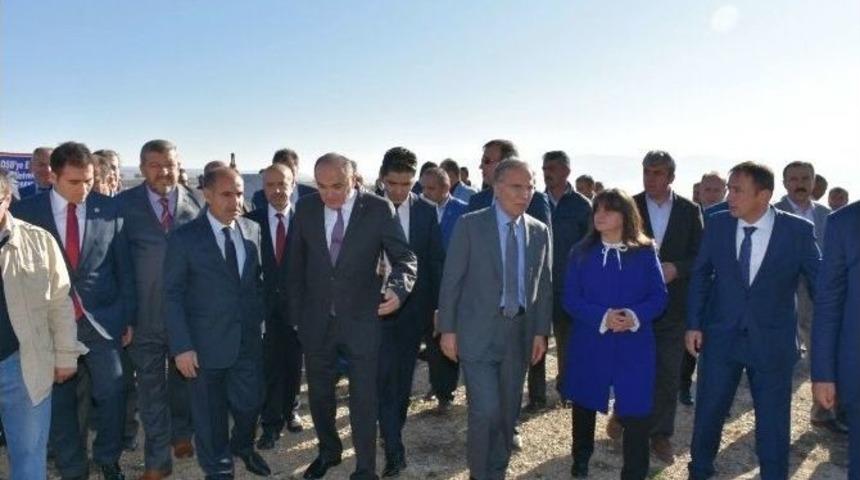 Bakan &Ouml;zl&uuml;&rsquo;den Karab&uuml;k&rsquo;e &Ccedil;ifte M&uuml;jde