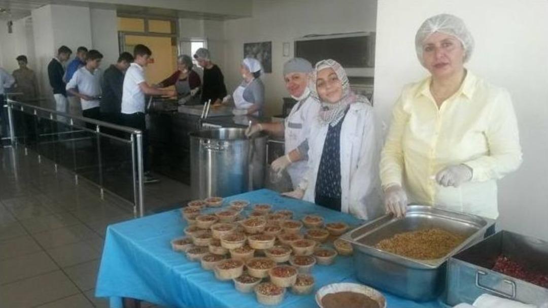 Ayvalık&rsquo;ta Diriliş Başkanlarından Aşure Hayrı