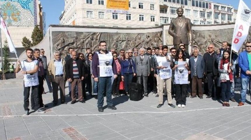 Add Üyeleri Meydanda Gençliğe Hitabeyi Okudu