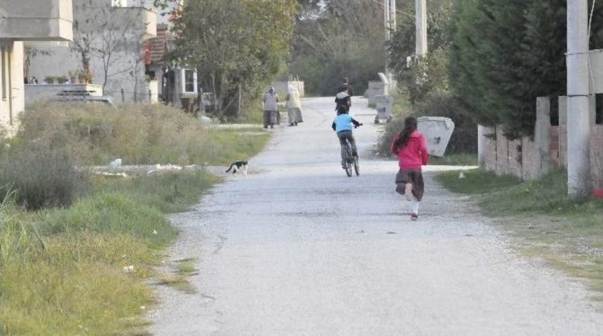 Sakarya&rsquo;da Girişlere Kapatılan Sokakta Karantina Kaldırıldı