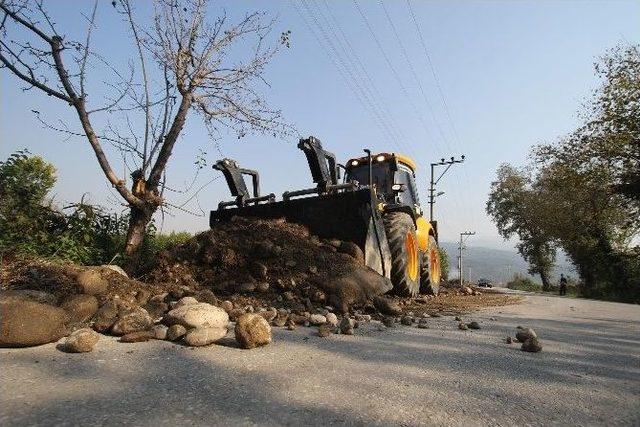 Akyazı Belediyesi Alt Ve &Uuml;st Yapı &Ccedil;alışmalarına Devam Ediyor 1