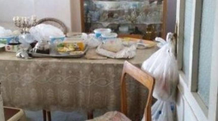 Alzaymır Hastası Yaşlı Kadının &Ccedil;&uuml;r&uuml;m&uuml;ş Cesedi Kahvaltı Sofrasında Bulundu