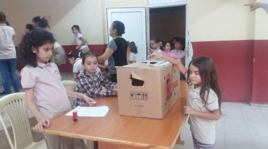 &Ouml;ğrenciler Temsilcilerini Belirlemek İ&ccedil;in Sandık Başına Gitti