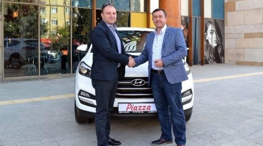 Piazza&rsquo;nın Hediyesi Hyundai Tucson Talihlisine Teslim Edildi