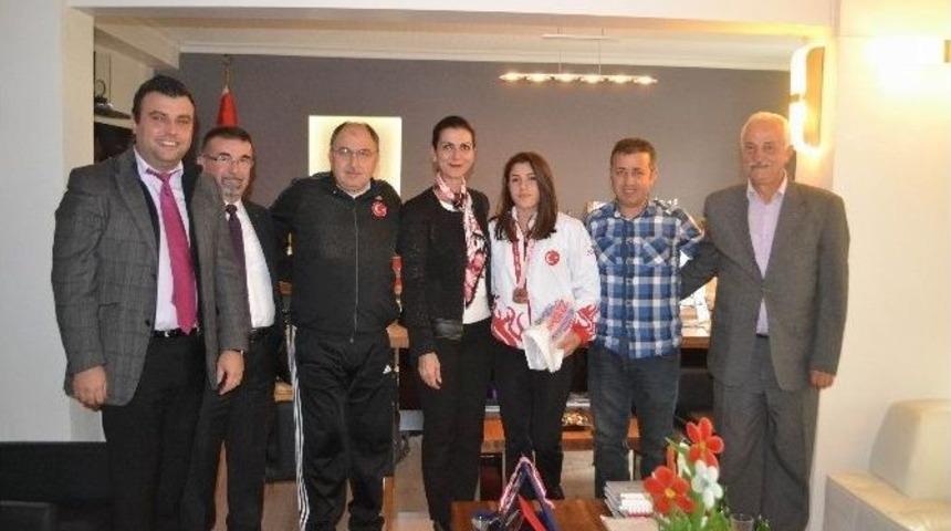 Milli G&uuml;reş&ccedil;iden Belediyeye Ziyaret