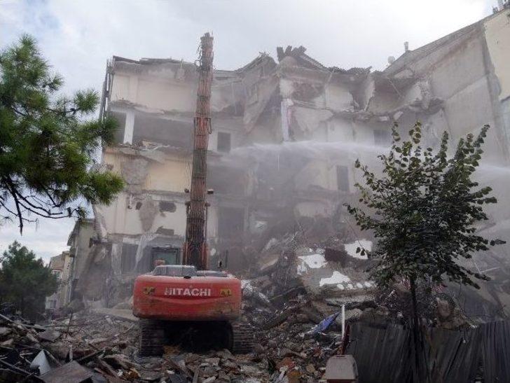 Büyükçekmece Belediyesi Riskli Binaları Yıkıyor G2