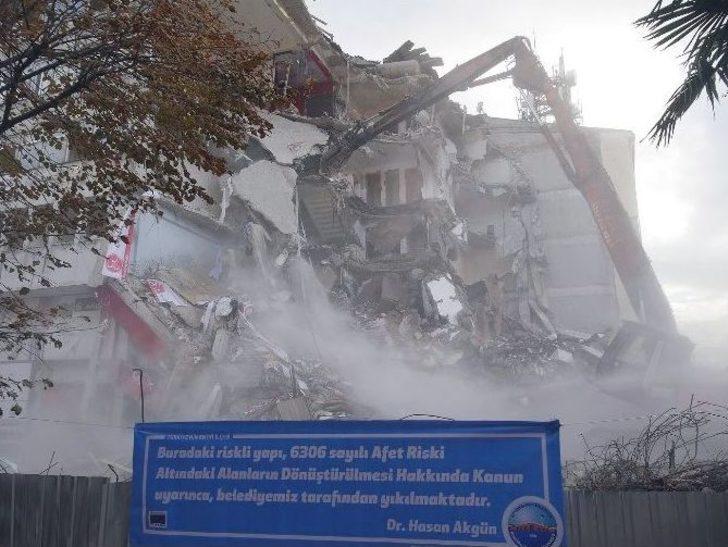 Büyükçekmece Belediyesi Riskli Binaları Yıkıyor G4