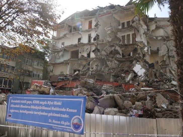 Büyükçekmece Belediyesi Riskli Binaları Yıkıyor G5