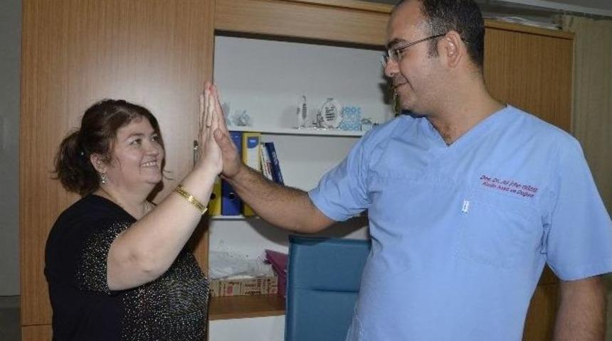 Karnından 14 Santim &Ccedil;apında Kitle &Ccedil;ıkartıldı