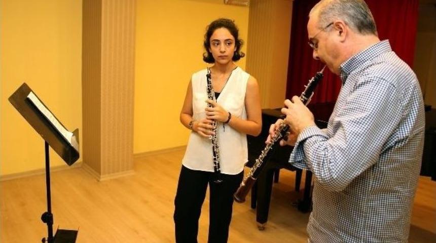 Obua Sanat&ccedil;ısı Llimera &Ouml;ğrencilerle Buluştu