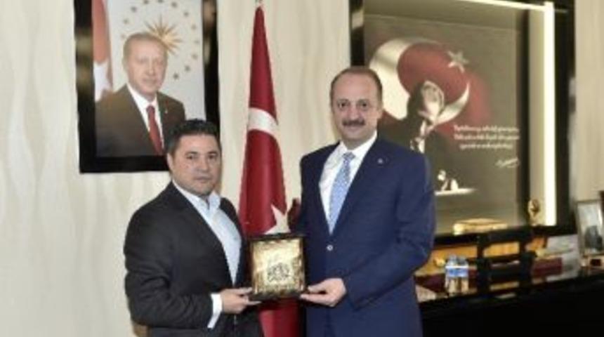 Ekonomi Kul&uuml;b&uuml;&rsquo;nden Başkan Akg&uuml;l&rsquo;e Ziyaret