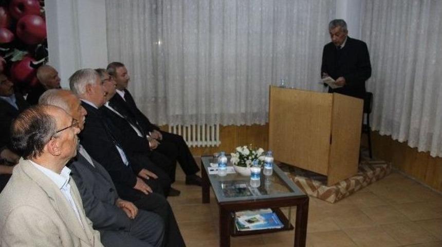 K&uuml;tahya Huzur &Ouml;ğrenci Yurdu&rsquo;nda &rsquo;yakın Tarihimizdeki Darbeler&rsquo; Konulu Konferansı