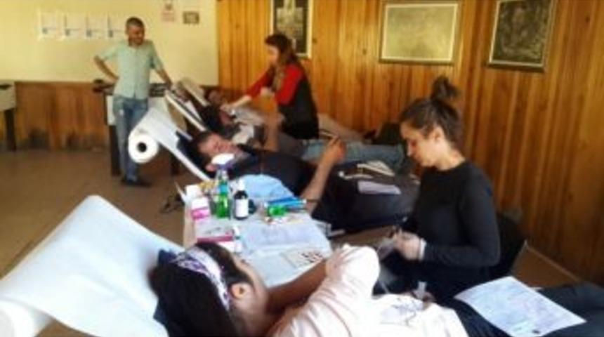 &Uuml;niversite &Ouml;ğrencilerinden Kan Bağışına Destek