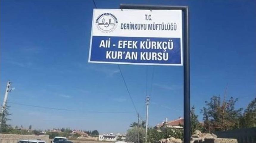 Anne &Ccedil;ocuk El Ele Kur&rsquo;an &Ouml;ğrenmeye Gidiyor