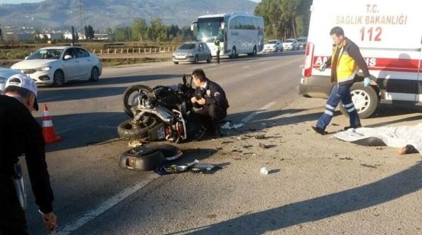 Motosiklet İle Kamyonet &Ccedil;arpıştı: 1 &Ouml;l&uuml;, 1 Yaralı