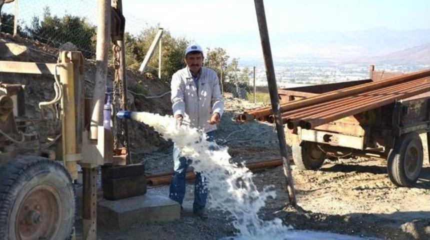 350 Metrede Suyu Buldu