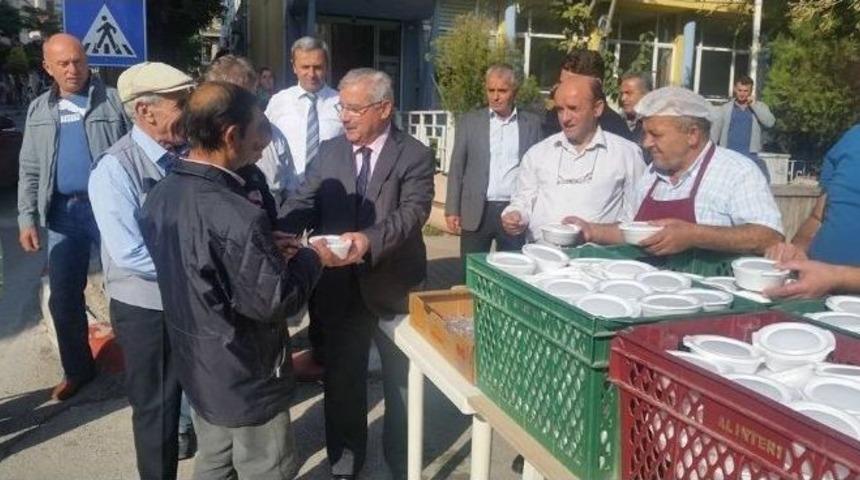 Kırklareli&rsquo;nde Vatandaşa Aşure Dağıtıldı