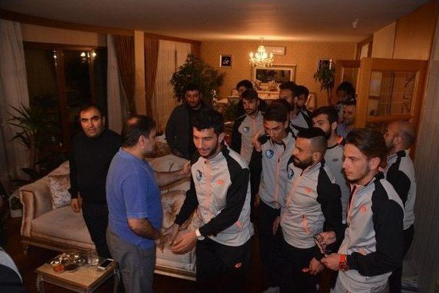 Bb Erzurumspor Kafilesinden Başkan Demirhan&rsquo;a Vefa Ziyareti 1