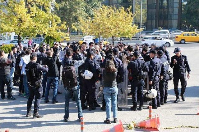 Abd Savunma Bakanı Carter, Meclis Önünde Protesto Edildi