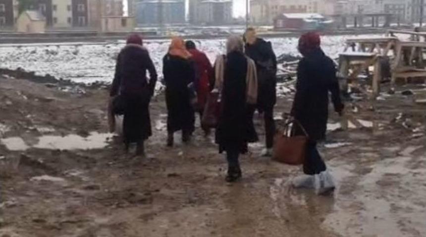 &Uuml;niversite &Ouml;ğrencileri Kar&ccedil;anta&rsquo;dan Yardım İstedi