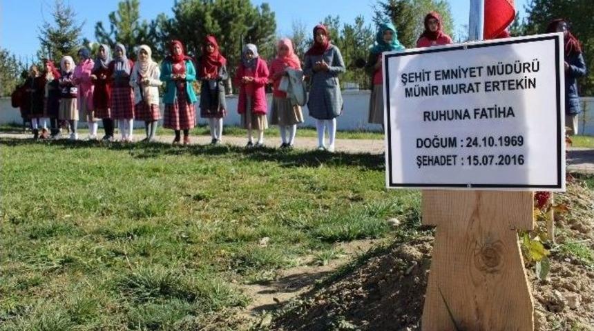 Sivas&rsquo;ta &Ouml;ğrencilerden 15 Temmuz Şehitlerine 15 Hatim Duası