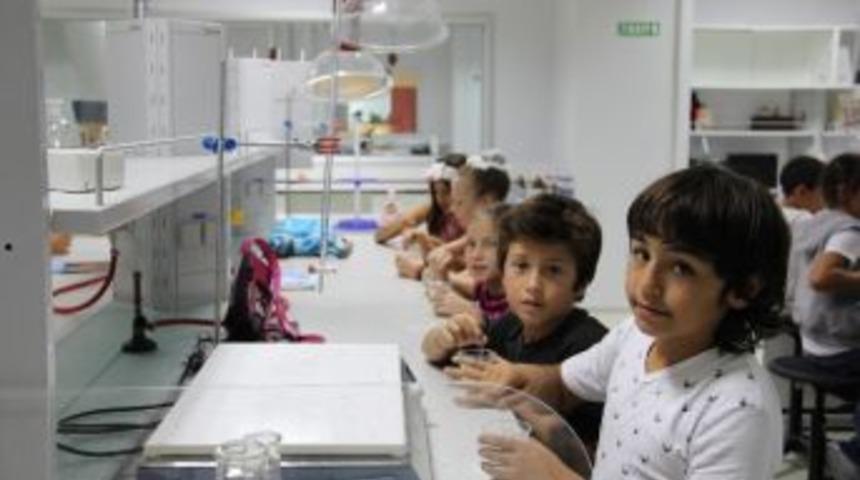 Yrd. Do&ccedil;. Dr. Sayı: &ldquo;eğitimsiz Anne -babanın Elinde B&uuml;y&uuml;t&uuml;lmek, Ziyan Olmak Demek&rdquo;