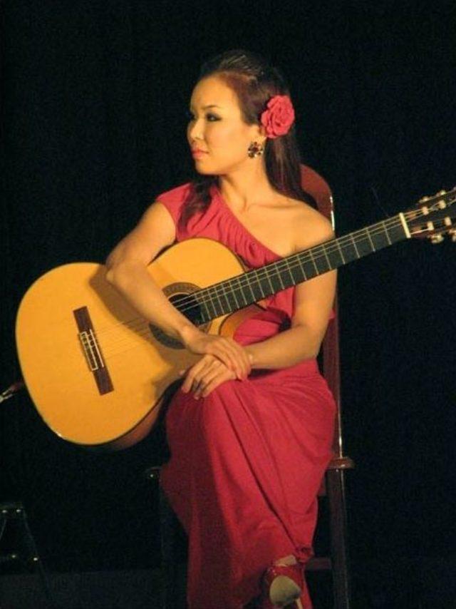 D&uuml;nyaca &Uuml;nl&uuml; Latin Gitaristler Bergama&rsquo;ya Geliyor 2