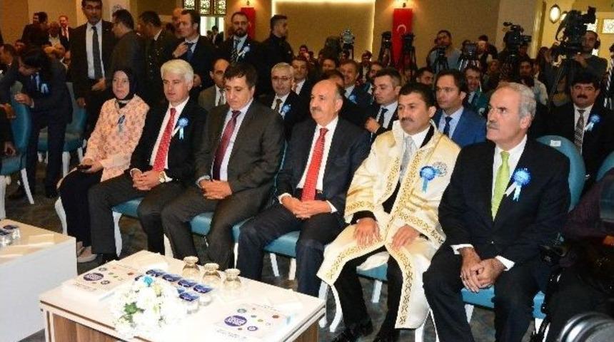 M&uuml;ezzinoğlu&rsquo;ndan Gen&ccedil;lere Adam Olmanın Tarifi