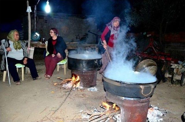 Sarıg&ouml;l&rsquo;de İmece Usul&uuml; Doğal Pekmez Yapımı 3