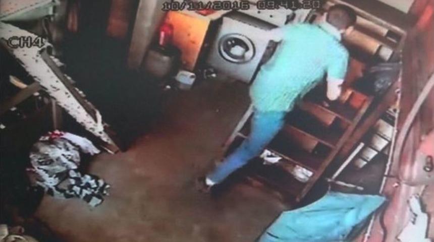 C&uuml;zdanını &Ccedil;aldığı İşyeri Sahibi İle Oturup &Ccedil;ay İ&ccedil;ti