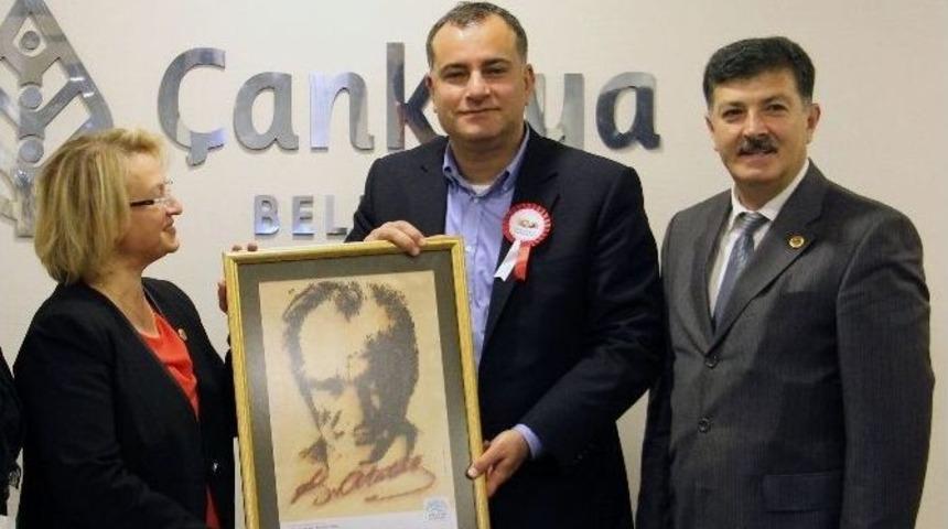 &Ccedil;ankaya Belediye Başkanı Taşdelen, T&uuml;rkiye Muhtarlar Konfederasyonunu Konuk Etti