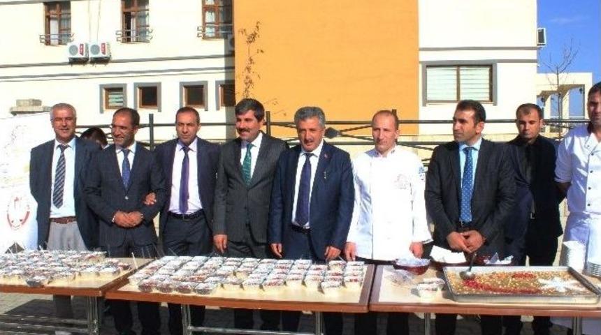 15 Temmuz Şehitleri İ&ccedil;in Aşure Dağıtıldı