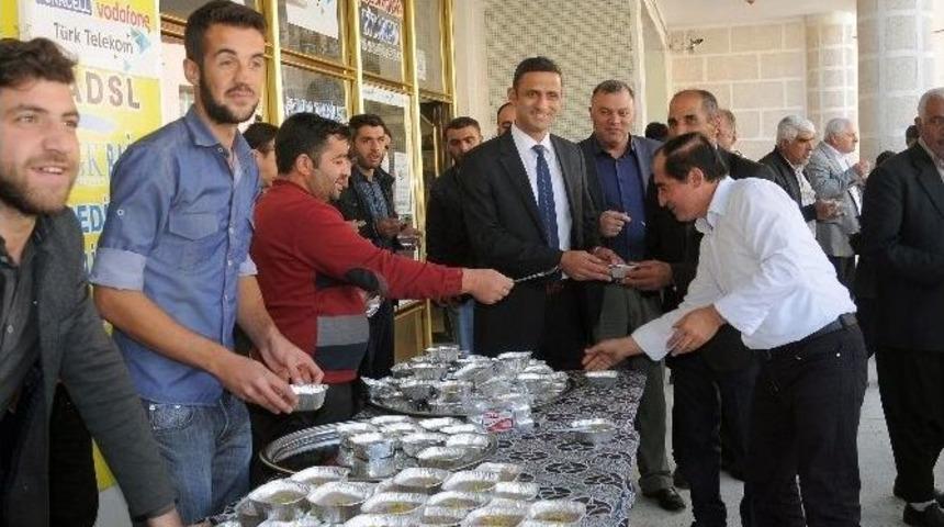 &Ccedil;elikhan&rsquo;da Bin 700 Kişilik Aşure Dağıtıldı