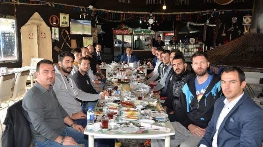 Başkan Yağcı, Basketbol Takımı İle Kahvaltıda Buluştu