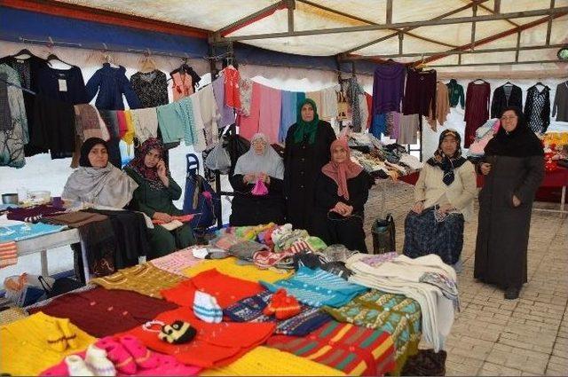 Iğdırlı Kadınlar Ürettiklerini Satıyor 1