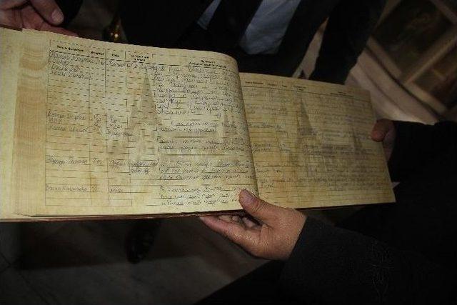 Bin 441 Bulgar’ın Yazdığı Kitap Sveti Georgi Kilisesi’ne Hediye Edildi