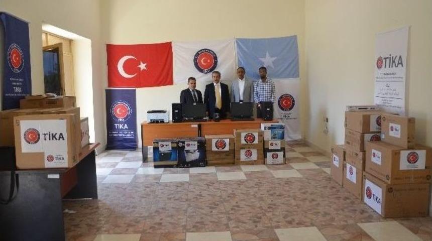 Somali&rsquo;de Petrol Ve Doğal Kaynaklar Bakanlığı&rsquo;na Donanım Desteği