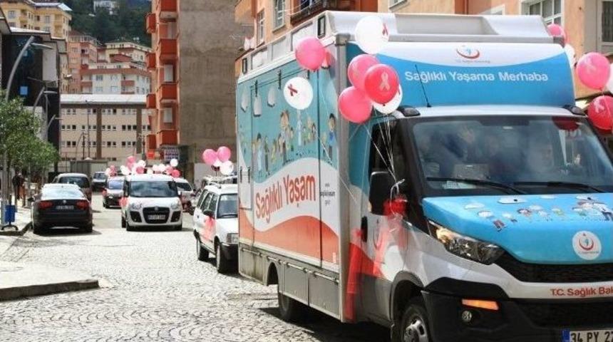 Pembe Balonlarla Konvoy Yapıp Farkındalık Oluşturdular