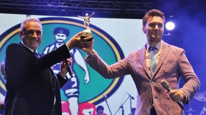 Mustafa Ceceli &Ouml;demiş&rsquo;te Coştu, Coşturdu