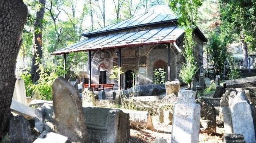 Niksar&rsquo;ın Fatihi Melik Gazi&rsquo;nin T&uuml;rbesi Ve &Ccedil;evre D&uuml;zenlemesi