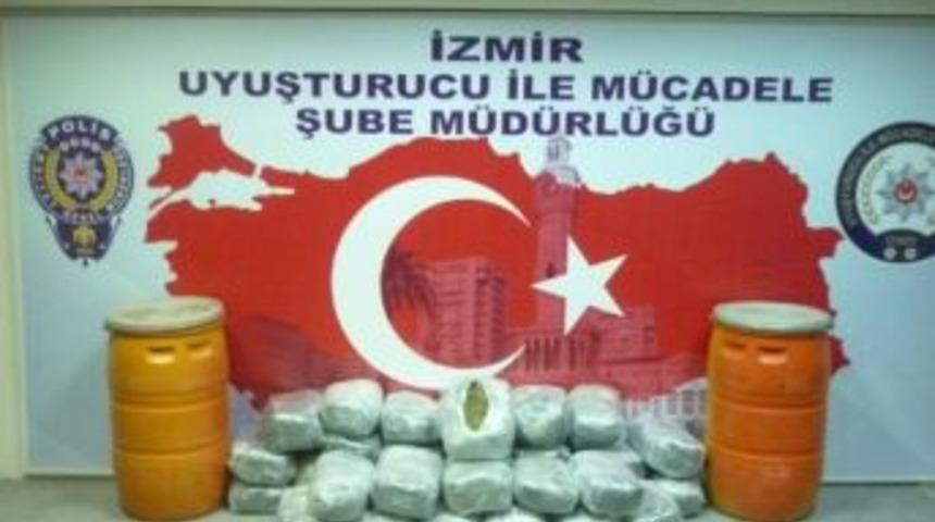 İzmir&rsquo;de 102 Kilo Esrar Ele Ge&ccedil;irildi